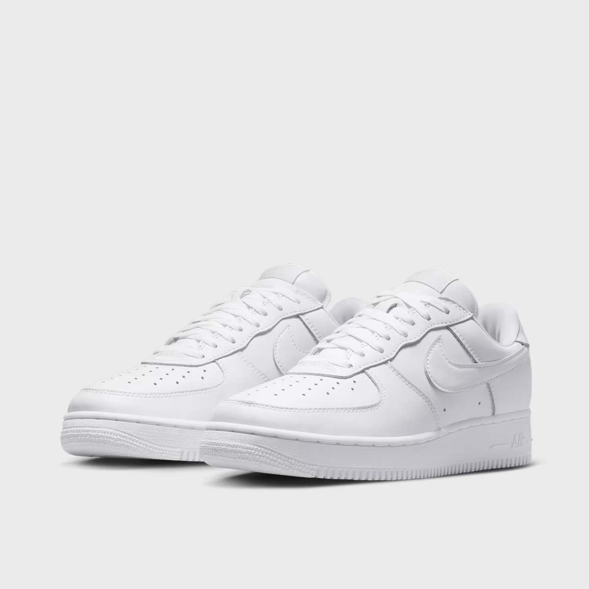 Nike Wmns Air Force 1 "Triple White" (2001 Shape) Sneaker Women white Size 36.5, vue de côté