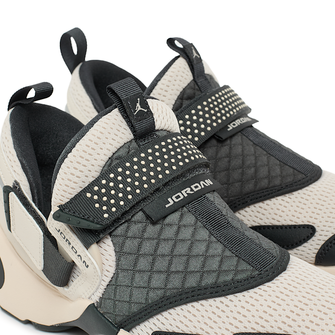 Jordan Wmns Jordan Trunner Lx black/black-black beige 88702 6