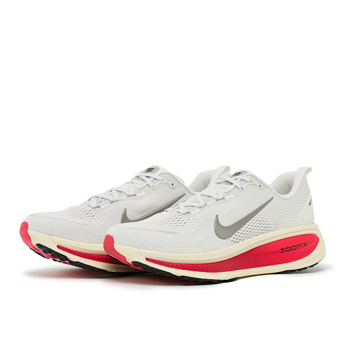 Nike Nike Vomero 18 platinum tint/mtlc pewter-siren red grey 86501 1