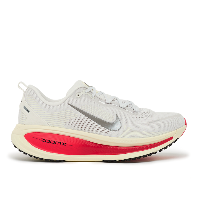 Nike Nike Vomero 18 platinum tint/mtlc pewter-siren red grey 86501 2