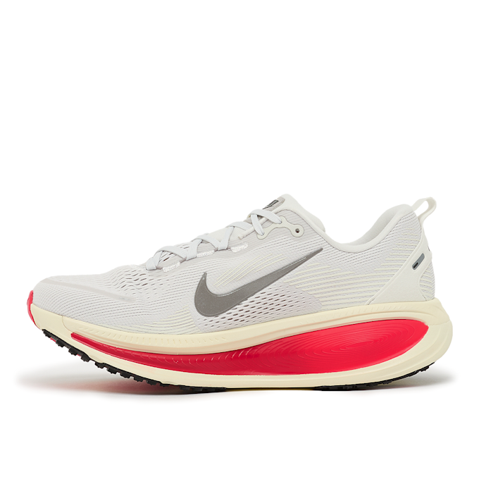 Nike Nike Vomero 18 platinum tint/mtlc pewter-siren red grey 86501 3