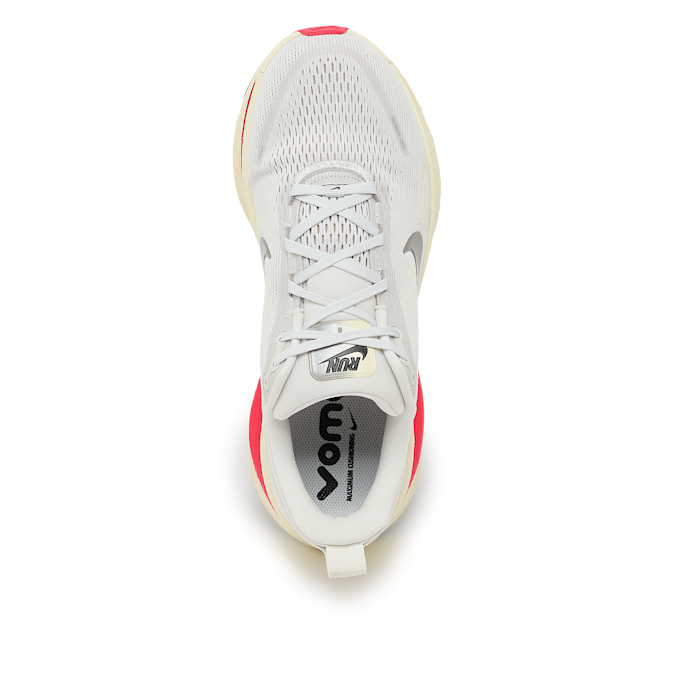 Nike Nike Vomero 18 platinum tint/mtlc pewter-siren red grey 86501 4