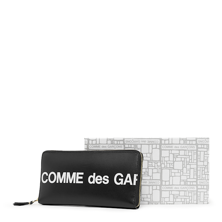 Buy Comme des Garcons Wallet Huge Logo in black | SA0110HL-1 at MBCY