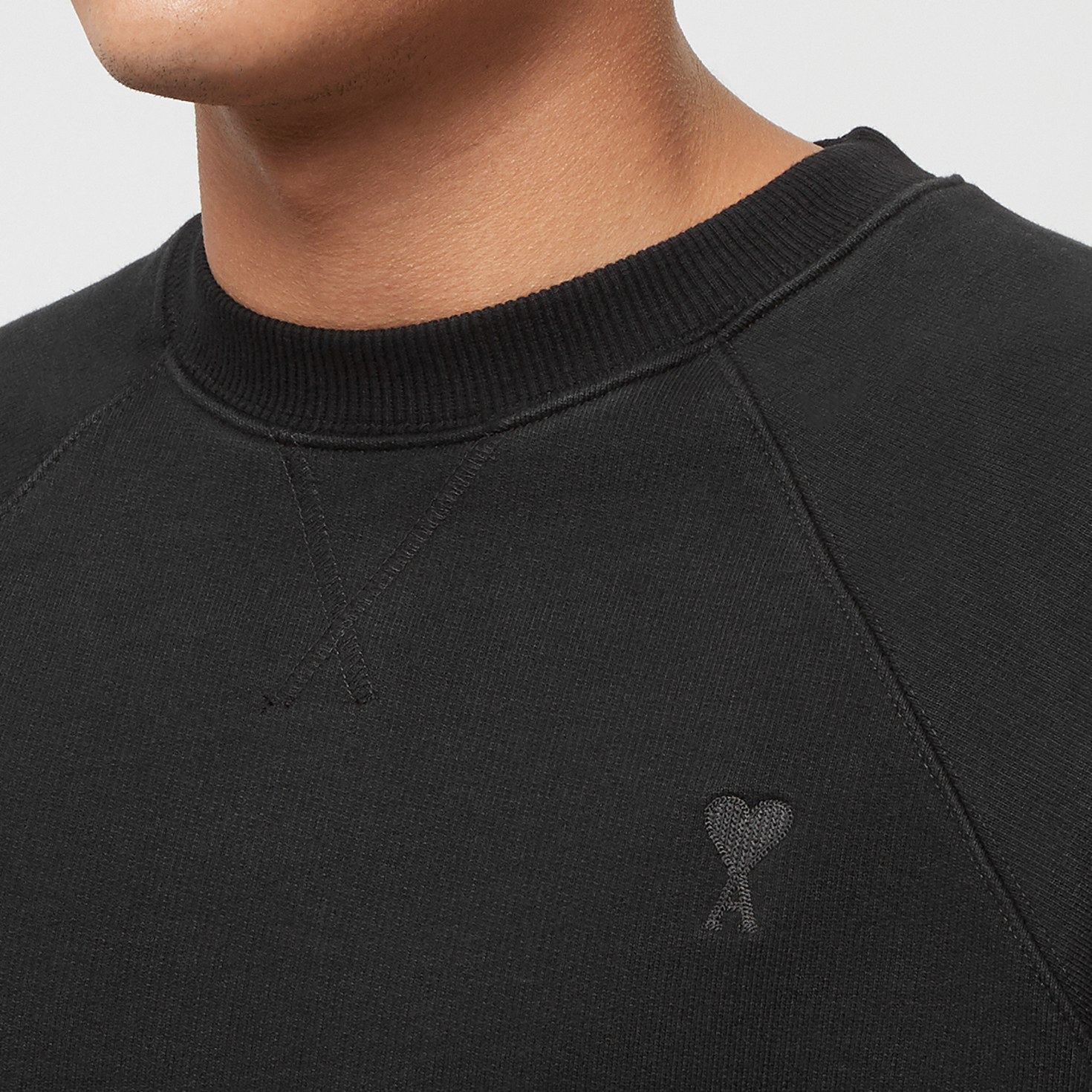 AMI｜ (USW040 JE0091 001) Buy AMI PARIS Boxy Sweatshirt in black | USW040.JE0091-001