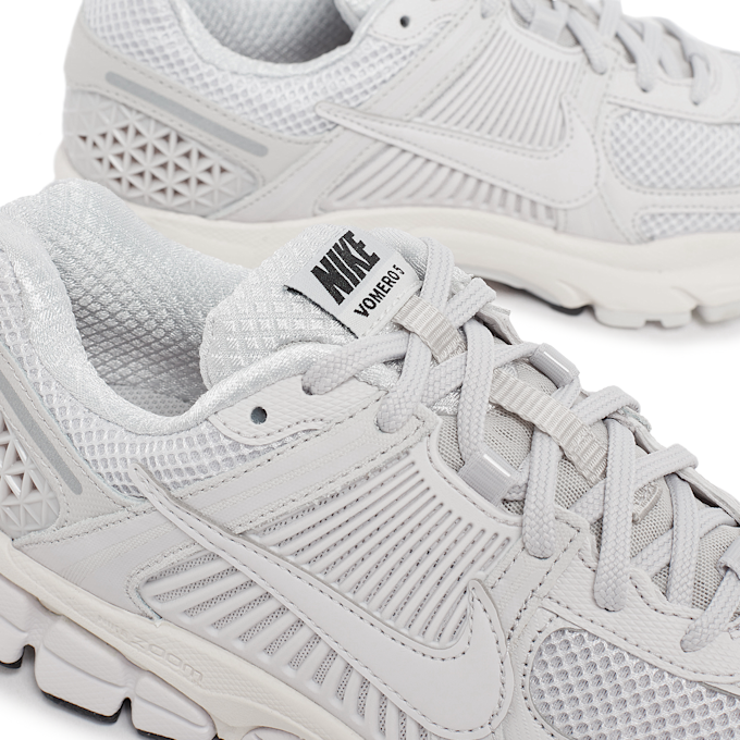 Nike Wmns Zoom Vomero 5 SP grau 74874 6