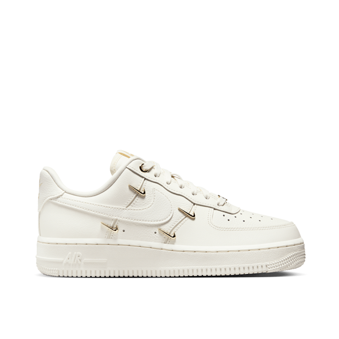 Nike Wmns Air Force 1 '07 LX "Gold Swooshes" beige 80159 2