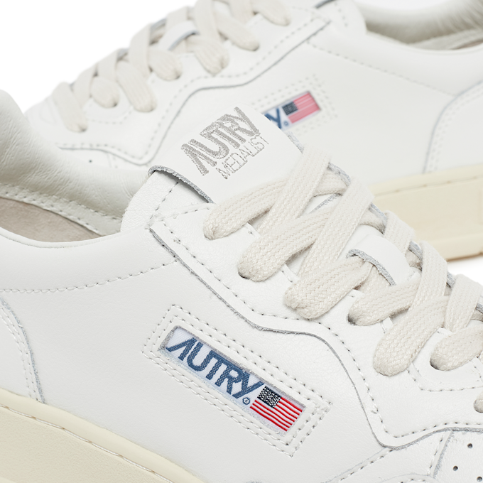Autry Wmns Medalist Low blanc 81337 6