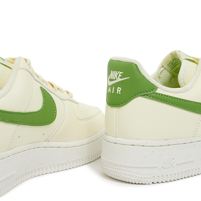 Nike Wmns Air Force 1 '07 "Coconut Milk Green" geel 81631 6