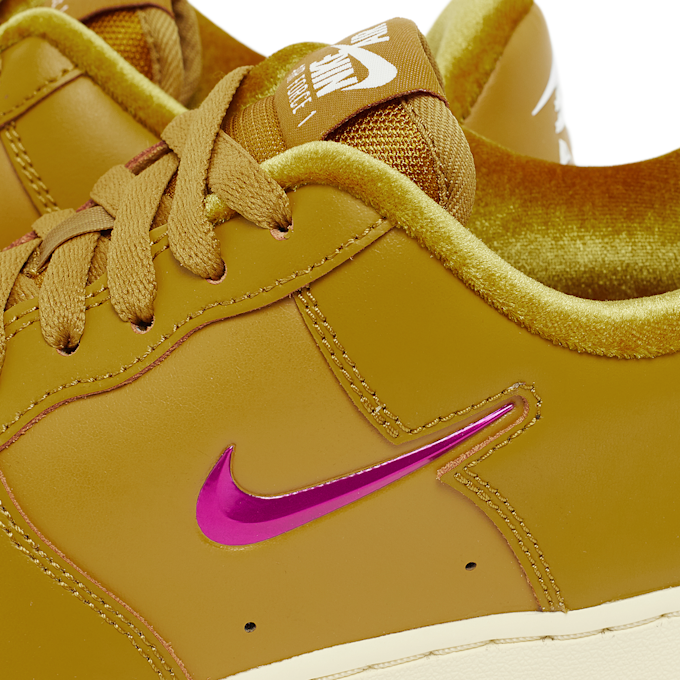 Nike Wmns Air Force 1 ’07 SE "Just Do It" gelb 81654 6