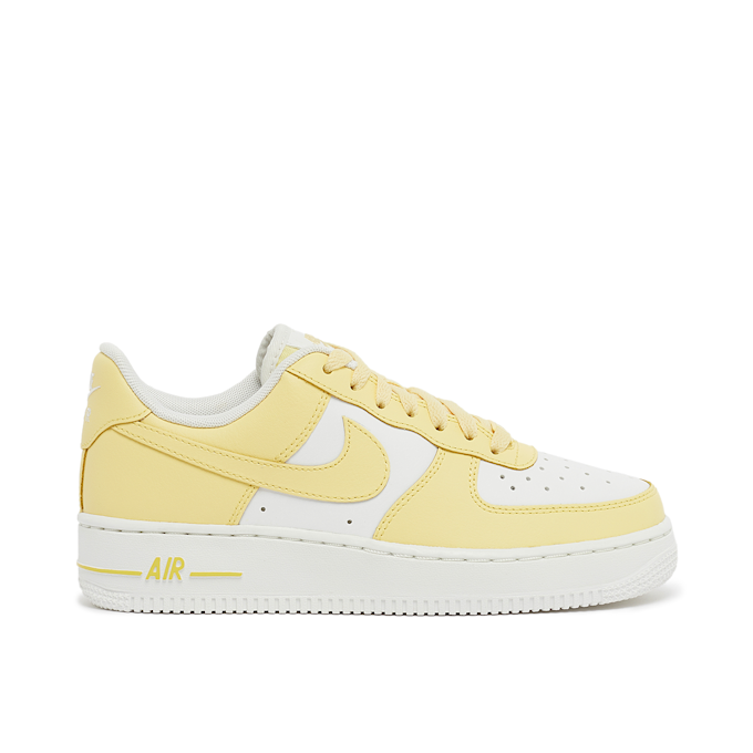 Nike Wmns Air Force 1 '07 "Soft Yellow" gelb 81648 2