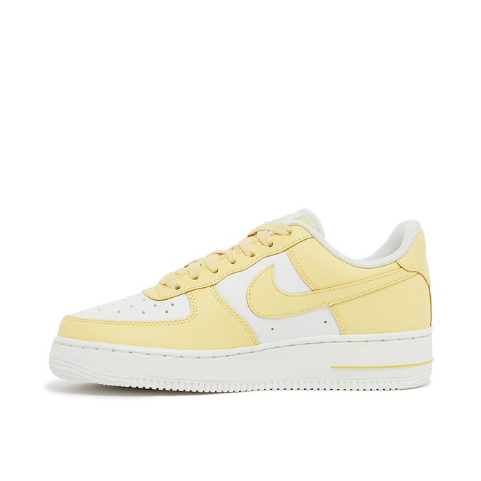 Nike Wmns Air Force 1 '07 "Soft Yellow" gelb 81648 3