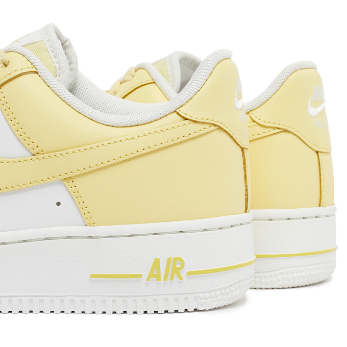 Nike Wmns Air Force 1 '07 "Soft Yellow" gelb 81648 5
