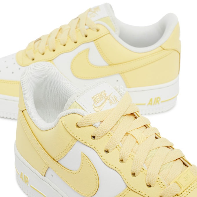 Nike Wmns Air Force 1 '07 "Soft Yellow" gelb 81648 6