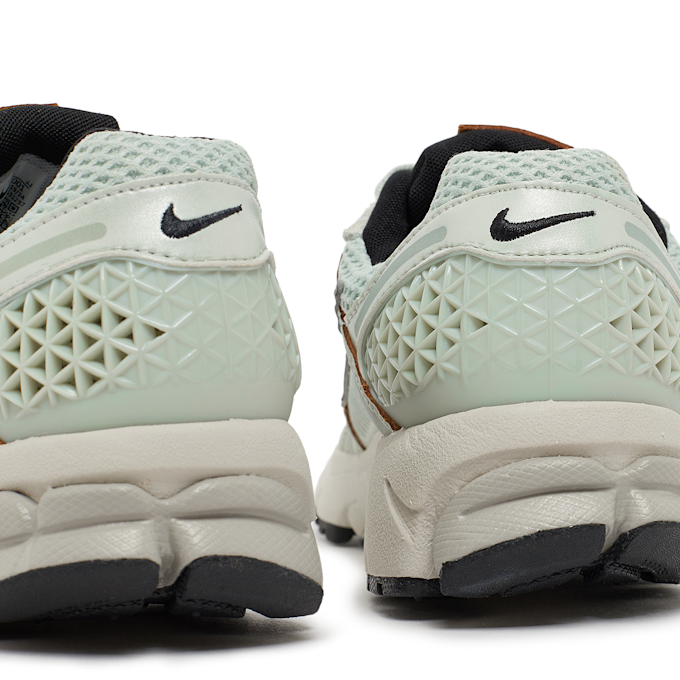 Nike Wmns Zoom Vomero 5 "Light Silver Chrome" green 83295 6