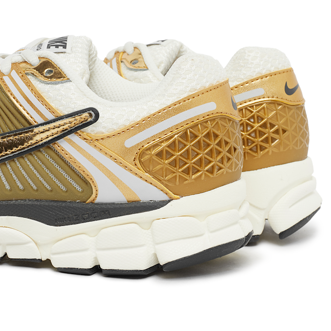 Nike Wmns Zoom Vomero 5 "Metallic Gold" gold 83301 5