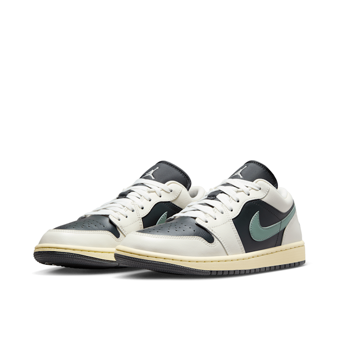 Jordan Wmns Air Jordan 1 Low "Jade Smoke" beige 83313 1