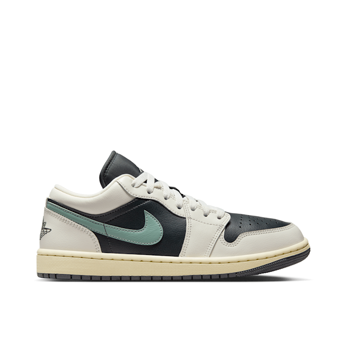 Jordan Wmns Air Jordan 1 Low "Jade Smoke" beige 83313 2