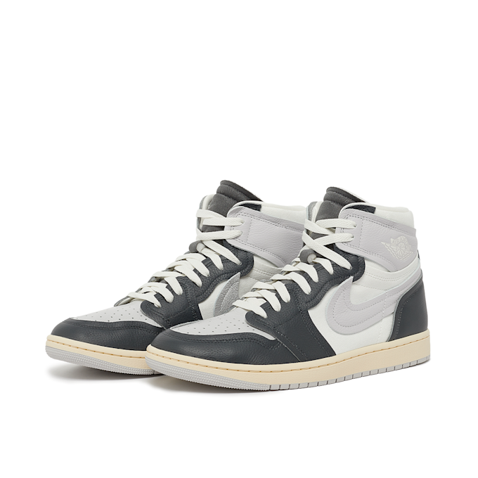 Jordan Wmns Air Jordan 1 MM High "Coconut Milk" gris 83315 1