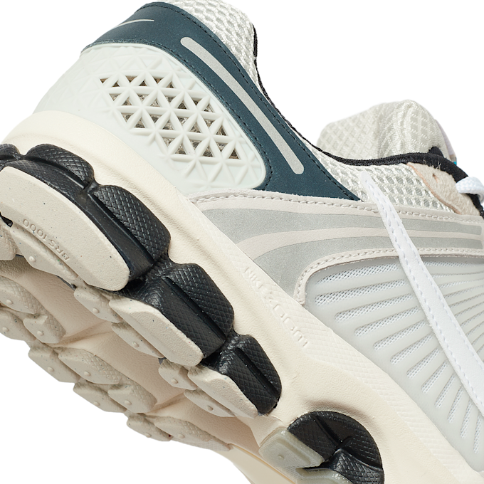 Nike Wmns Zoom Vomero 5 Premium "Light Bone Black" beige 84796 6