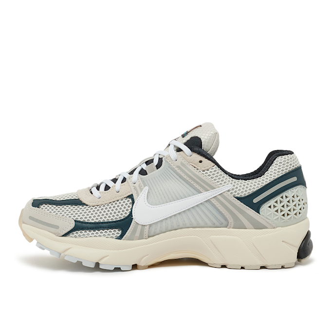 Nike Zoom Vomero 5 Premium "Light Bone Black" beige 84794 3
