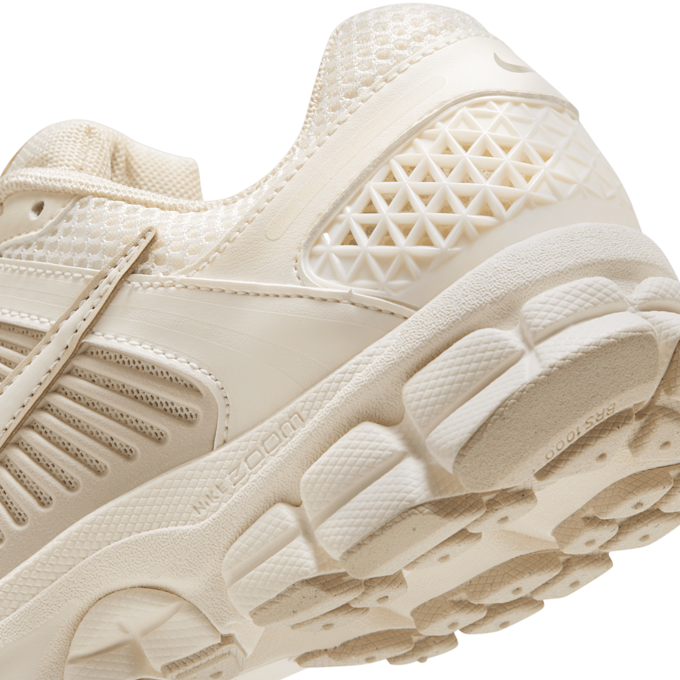 Nike Wmns Zoom Vomero 5 "Sail" beige 86772 6
