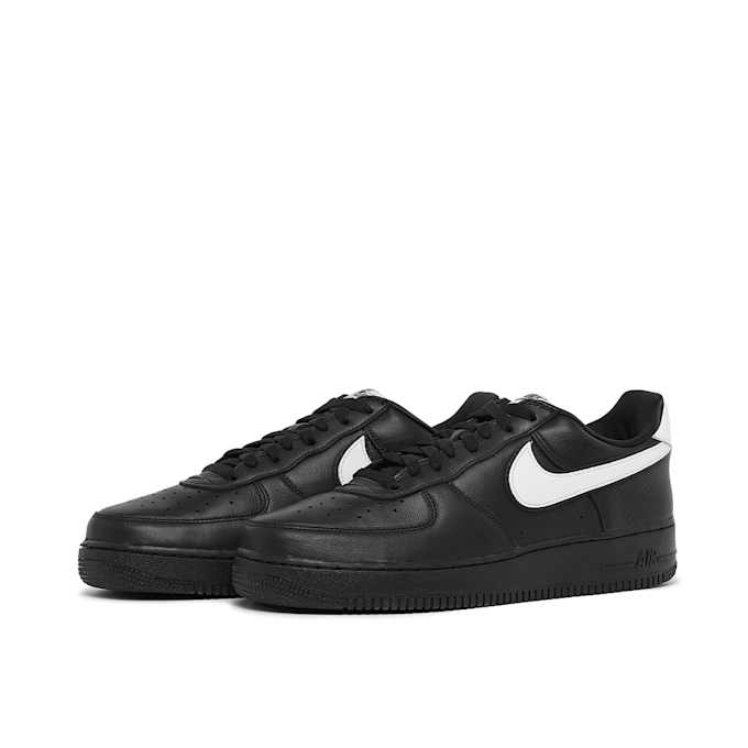 Nike Wmns Air Force 1 Low Retro Qs noir 88099 1