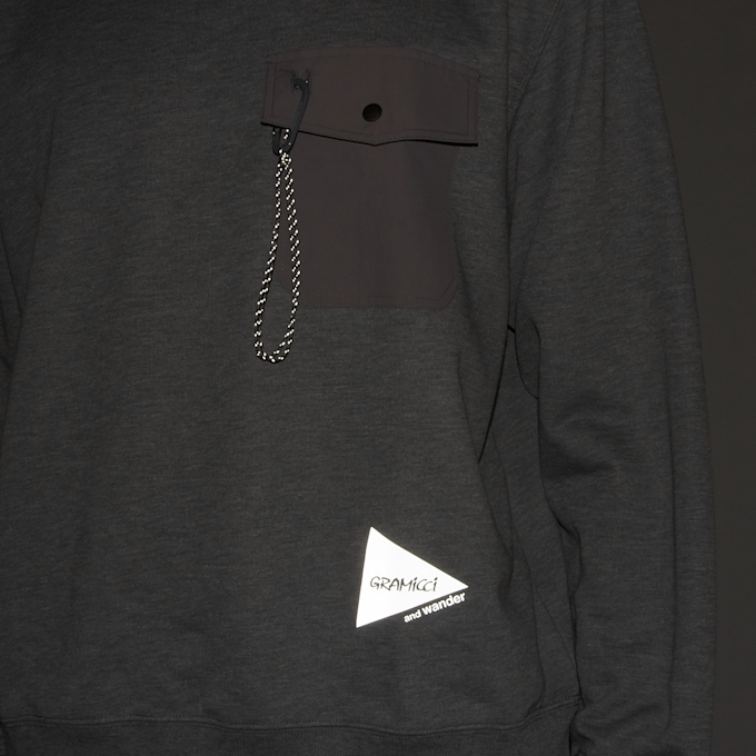 Gramicci x And Wander Print Sweatshirt gris 86969 7