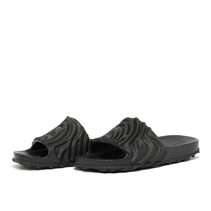 Crocs x Salehe Bembury The Pollex Slide noir 88277 1