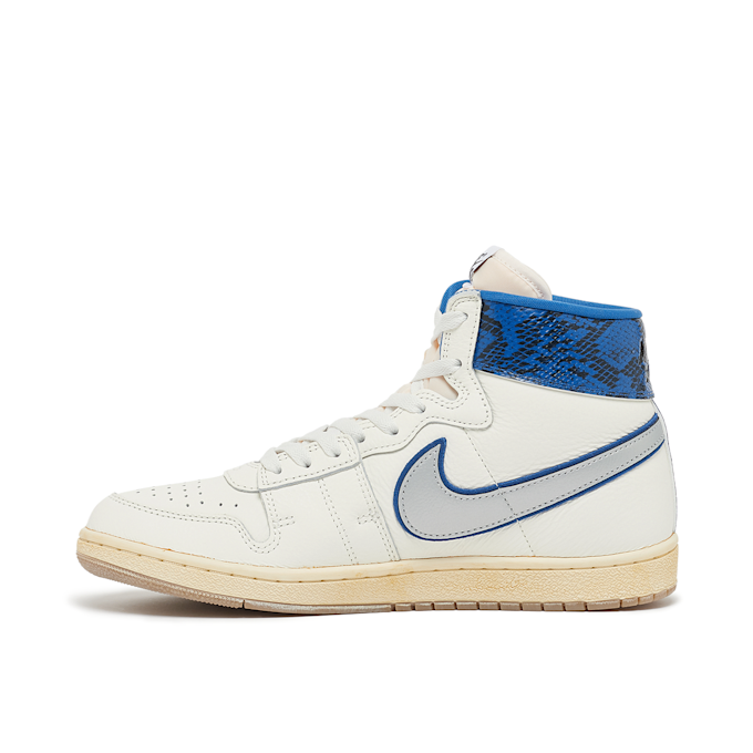 Jordan x Awake NY Wmns Air Ship "Game Royal" weiß 88464 3