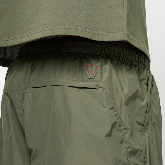 Nike M Nrg Nocta Cs Trk Pant Wvn cargo khaki/khaki/team red grün 89837 5