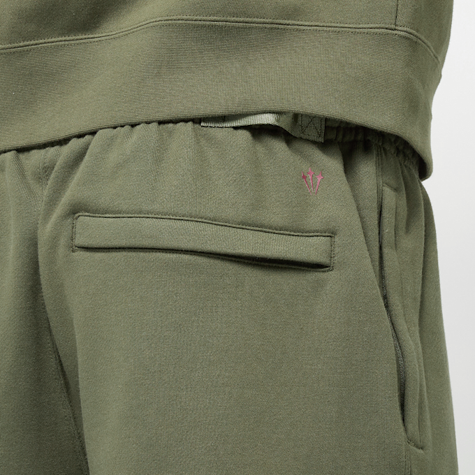Nike M NRG Nocta CS Short FLC cargo khaki/team red grün 90434 7