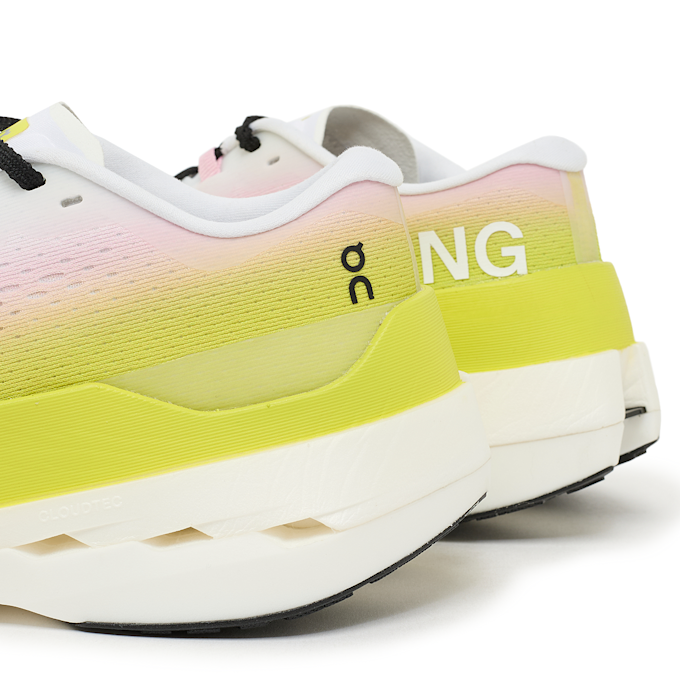 On Wmns Cloudboom Max weiß 85801 5