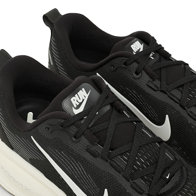 Nike Nike Vomero 18 black/summit white-coconut milk schwarz 86507 6