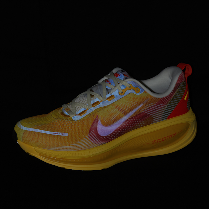 Nike Vomero 18 SE geel 88543 8