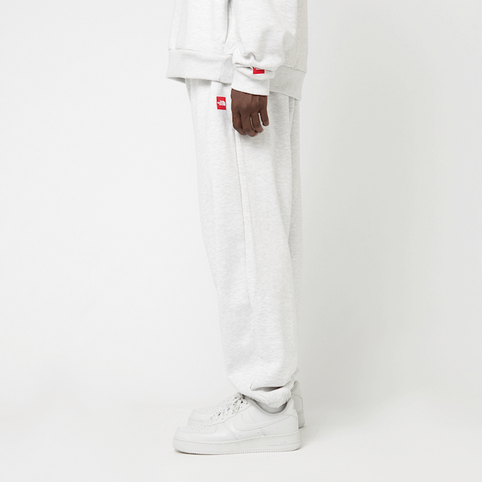 The North Face RedBox Sweatpants grey 89774 3