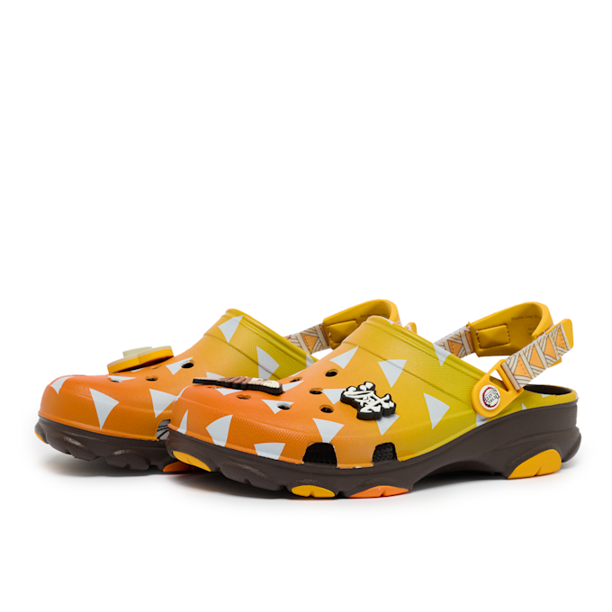 Crocs x Demon Slayer All Terrain Clog "Zenitsu" jaune 86527 1