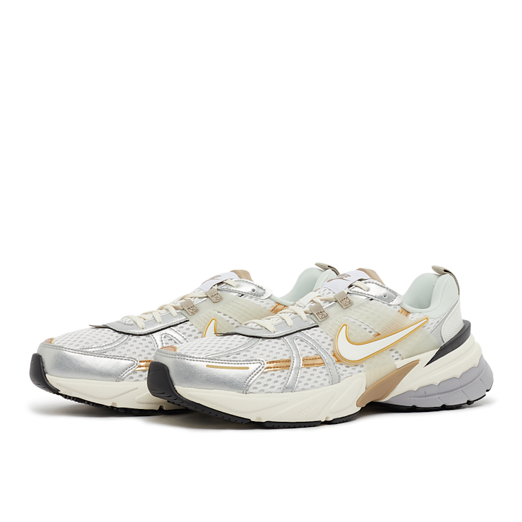 【美品】NIKE V2K RUN 24cm メタリックブラウン Amazon | [ナイキ] V2K ラン W V2K RUN ブラウン/ホワイト