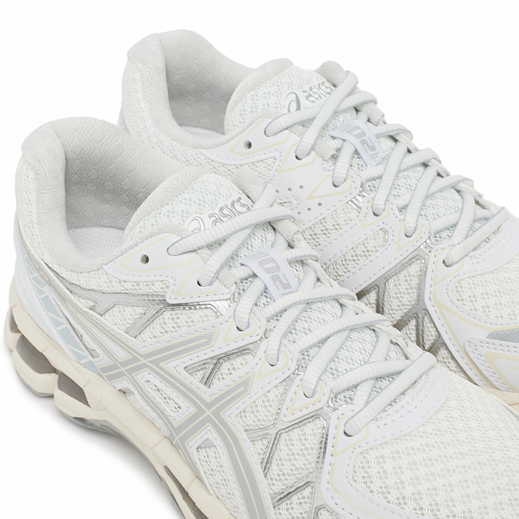Buy ASICS SportStyle Gel-Kayano 20 in blanc 1203A388-100 at solebox