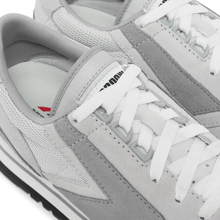 Buy Brooks Chariot in grey | 1104861D060-060 at solebox