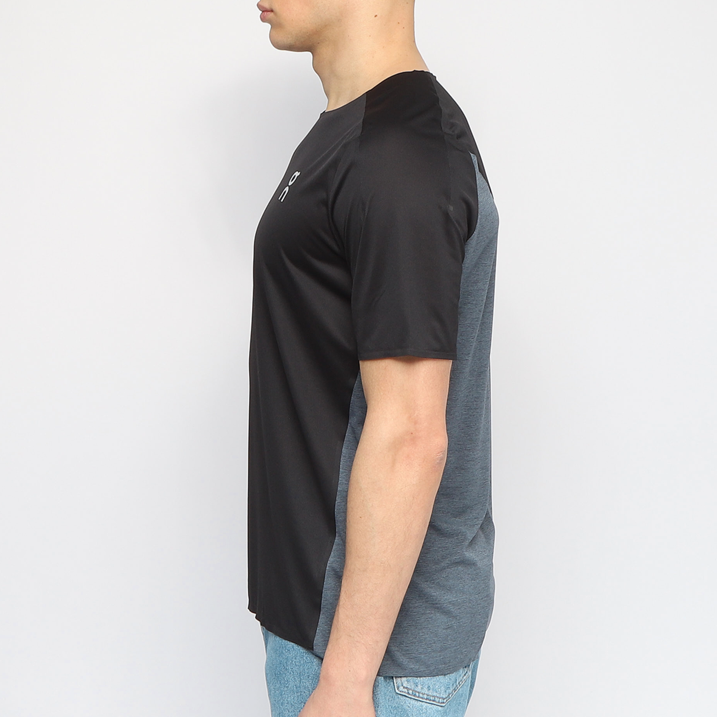 Buy On Performance Tee in zwart | 102.00289 at solebox
