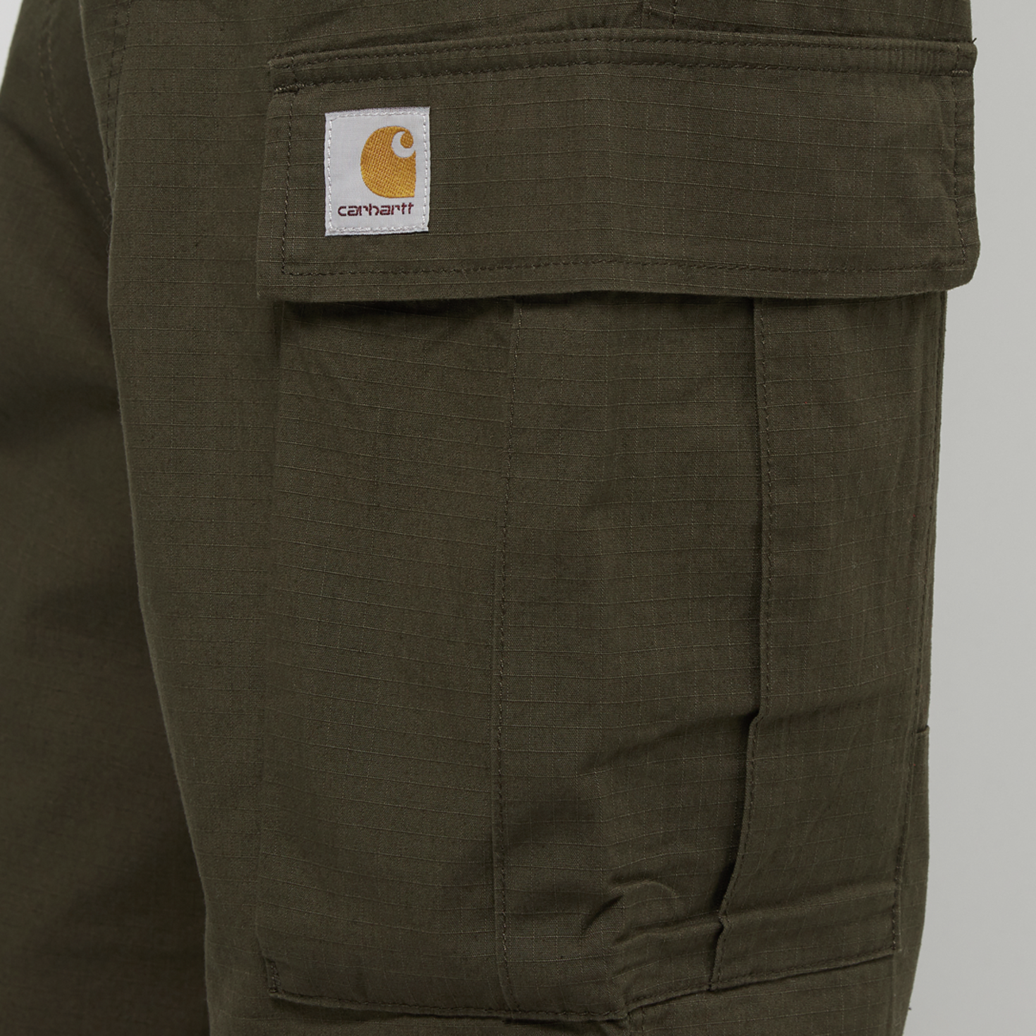 Buy Carhartt WIP Regular Cargo Pant in groen | I032467-63.02