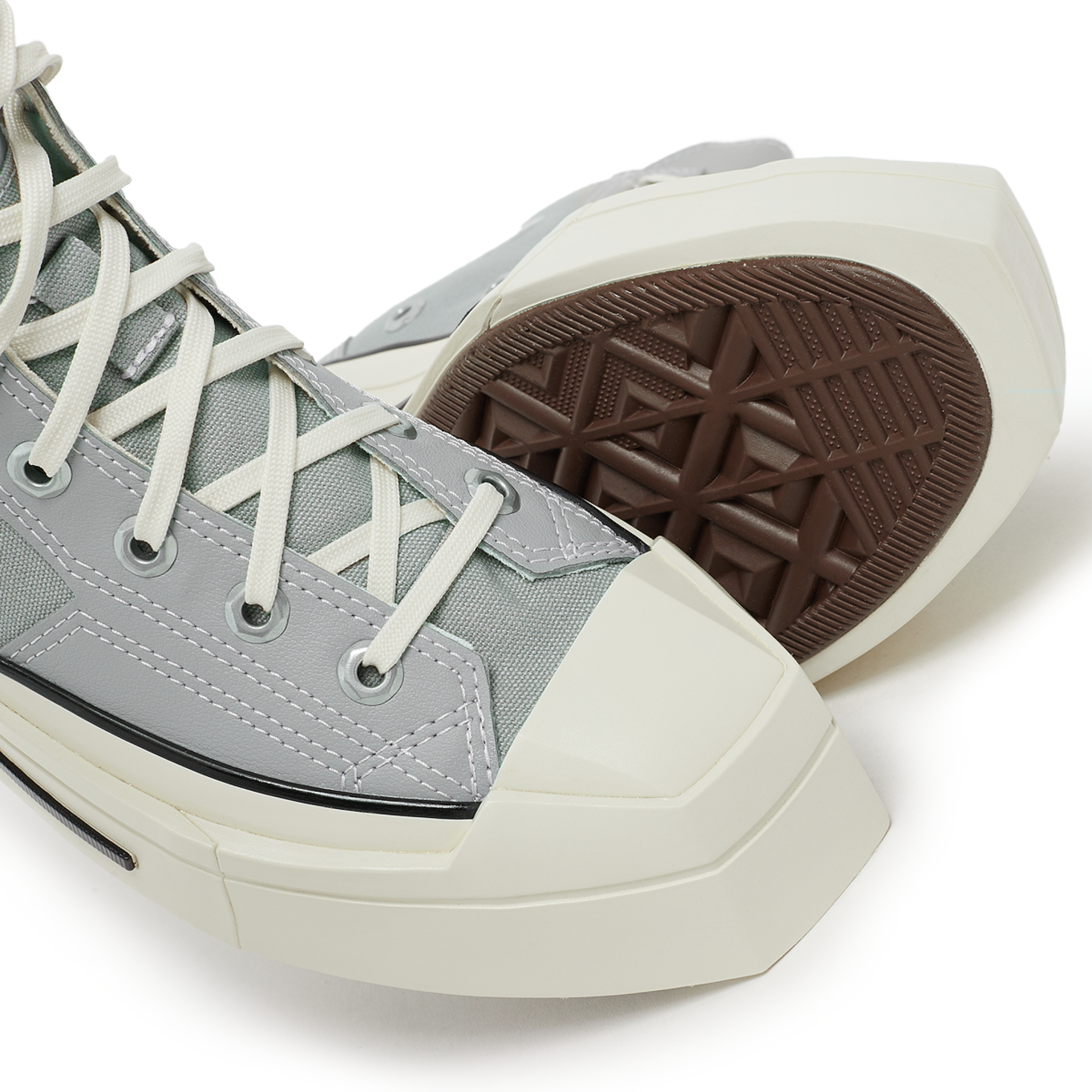 Buy Converse Wmns Chuck 70 De Luxe Squared in grey | A08280C