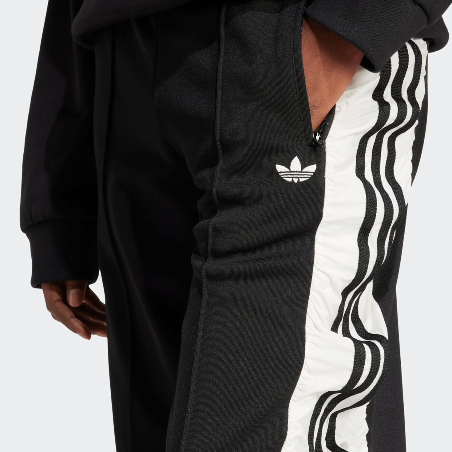【adidas】ADIDAS ORIGINALS R3CD TRACK お洒落 パンツ Buy adidas Originals R3CD Track Pant in black | JZ6778 at