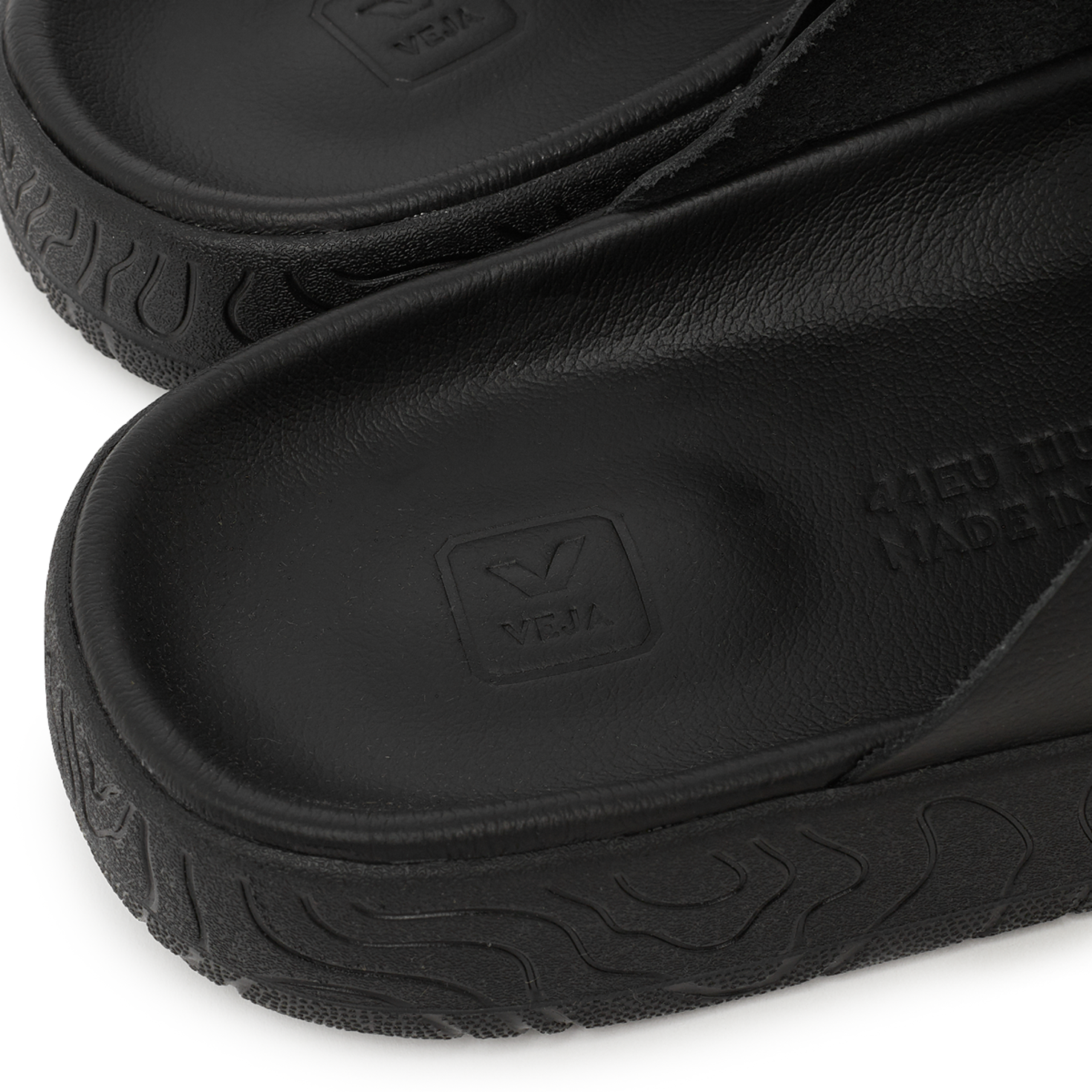 【関税込み】Etna Sandals - Veja - Leather - Black VEJA Etna Sandals | Black | FARFETCH