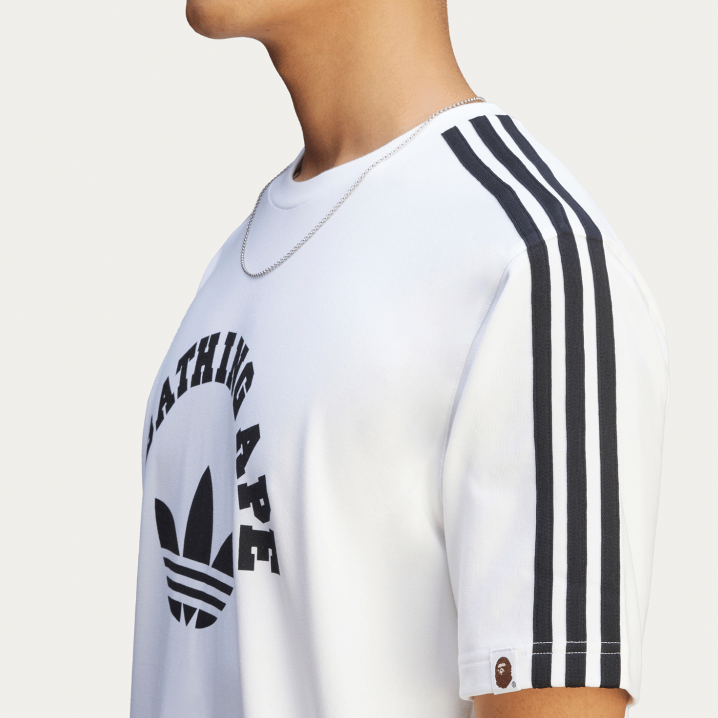 A BATHING APE Tシャツ 白 A BATHING APE® ロゴ Tシャツ | ホワイト | FARFETCH JP