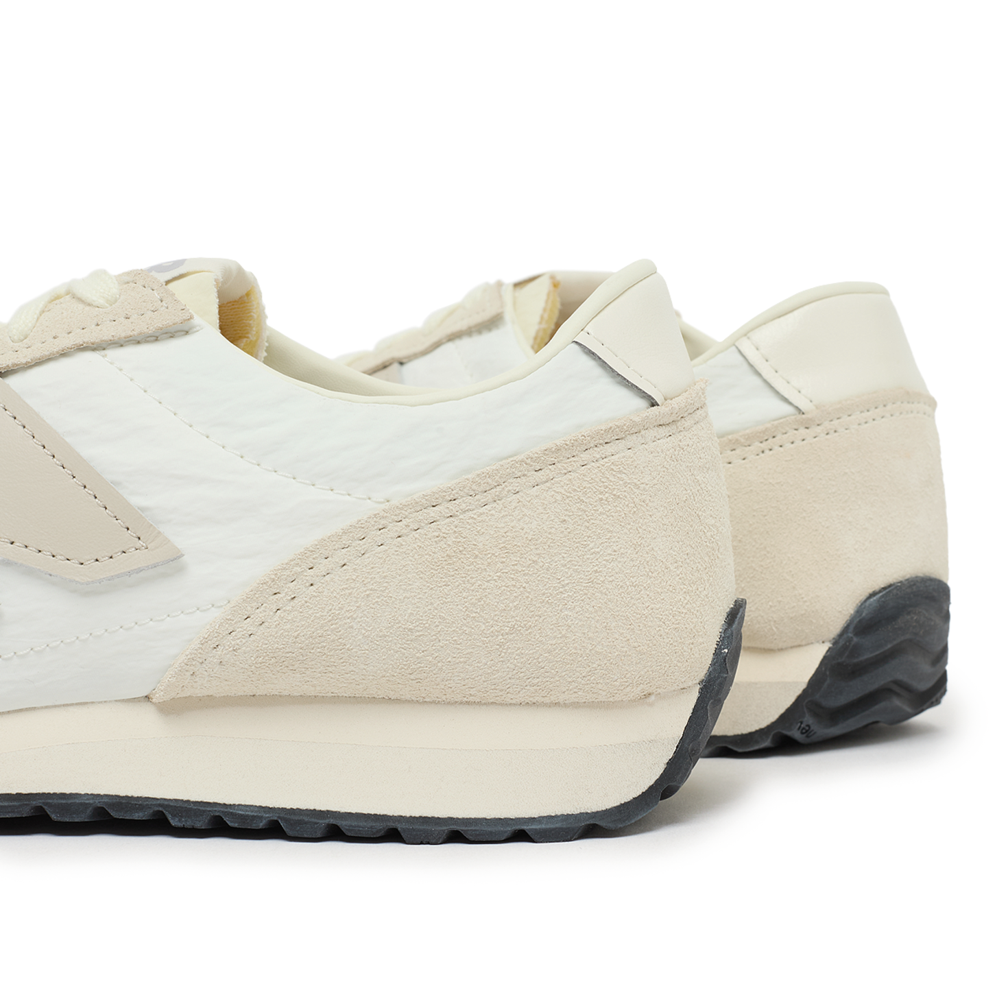 Buy New Balance 471 in beige | U471AJ at solebox