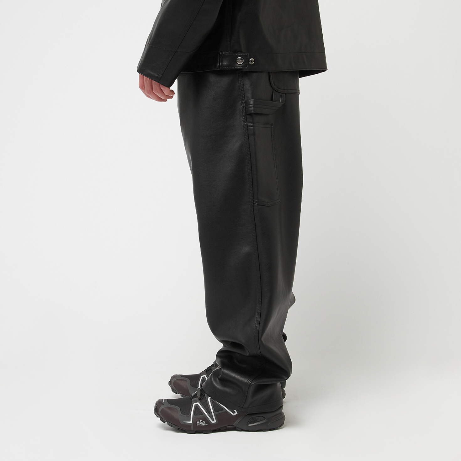Buy Carhartt WIP Single Knee Pants in black | I034446.89XX