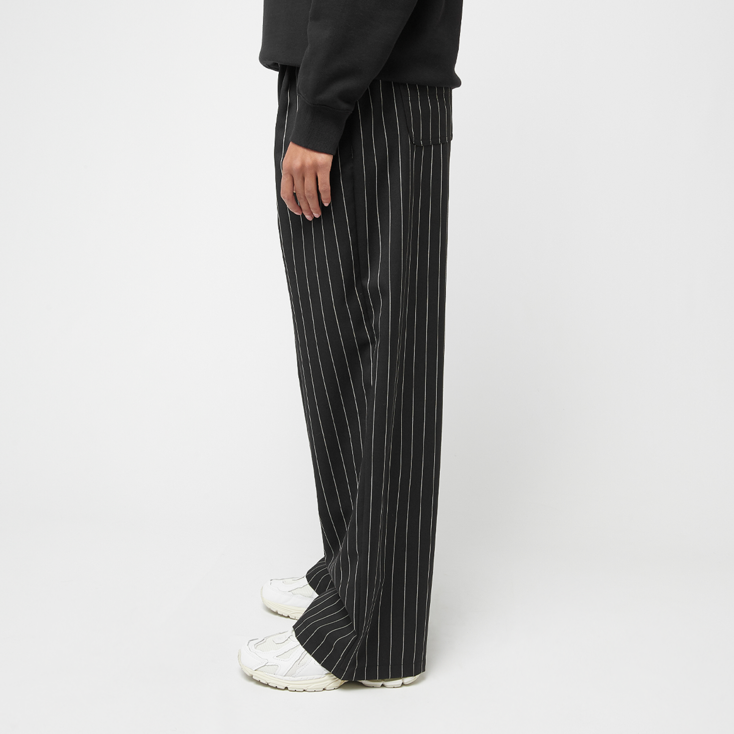 Buy Carhartt WIP Wmns Seaton Pants in black | I034450.2MBXX.00 at