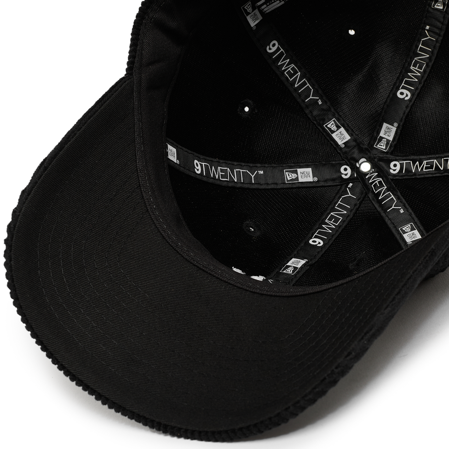 Buy New Era Cord 9Twenty New York Yankees Cap in black