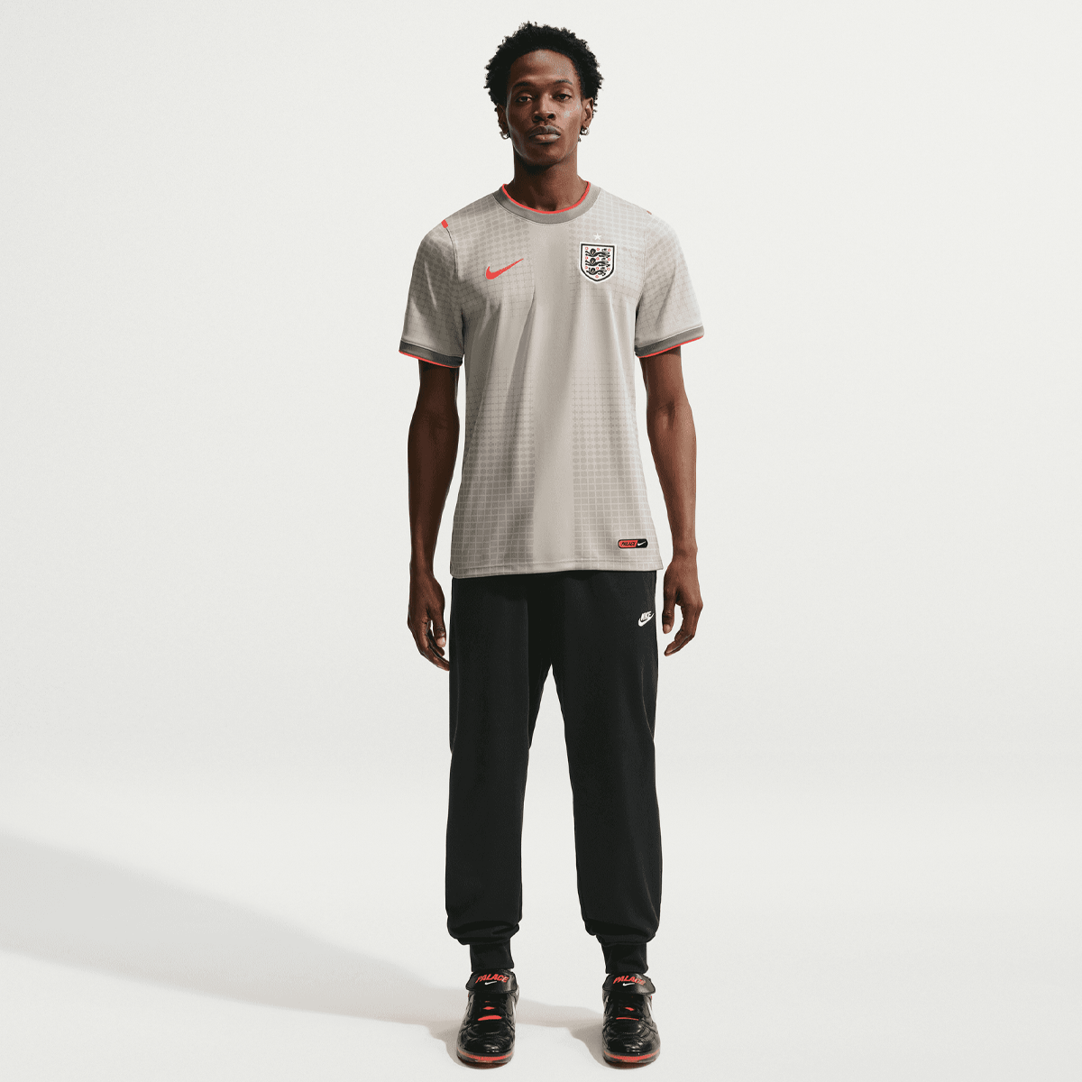 Buy Nike x Palace England Academy Pro Jersey in grijs | IH1670-052